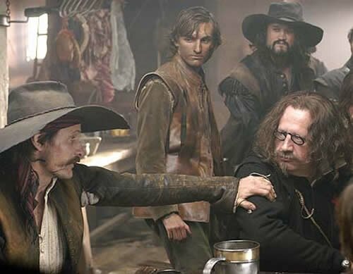 Fragmento de la película Alatriste con Quevedo a la derecha